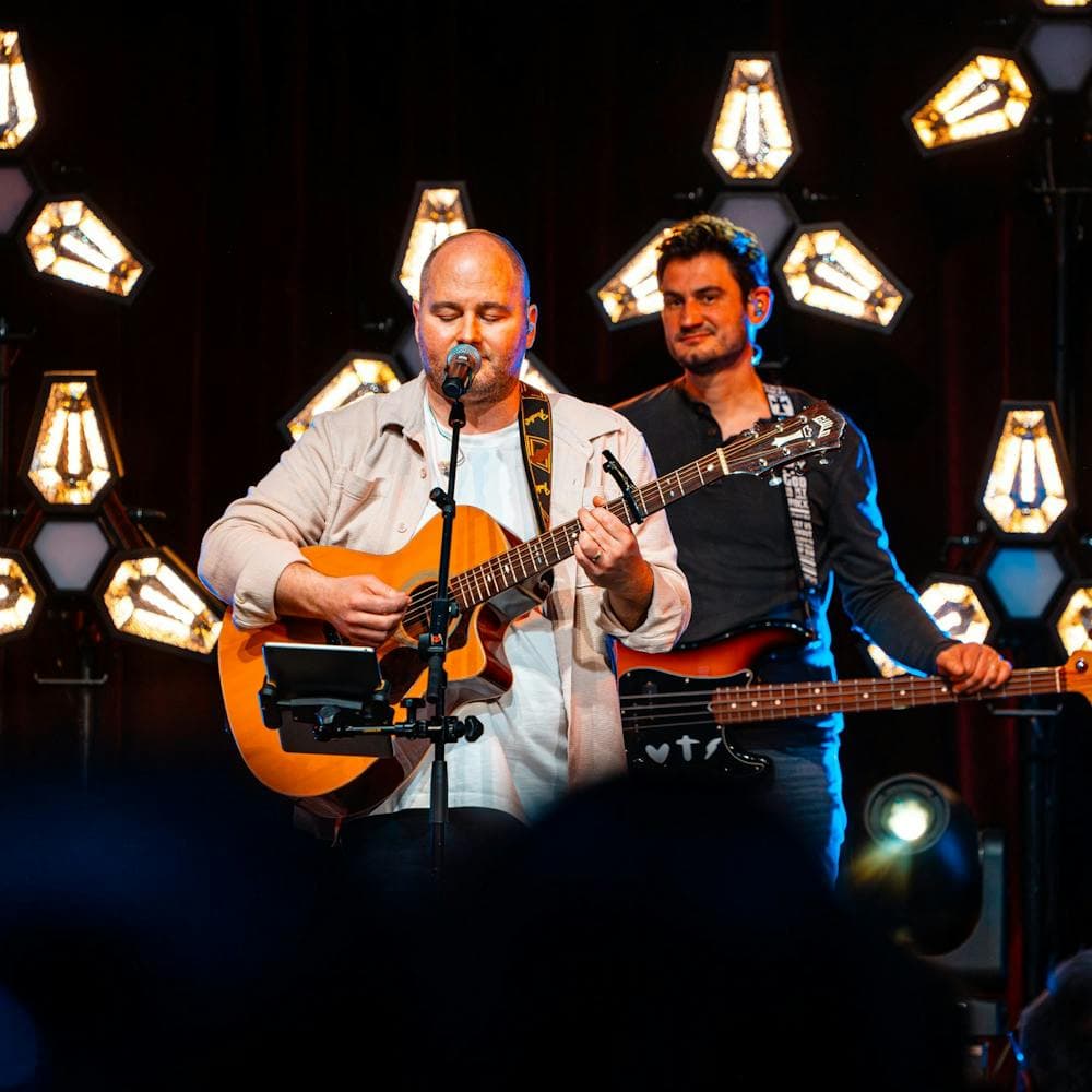 Samuel Olivier est un artiste chrétien mondialement connu. Nous tenons à le remercier de nous avoir donné l'autorisation de diffuser ses clips à la télévision pour bénir des millions de chrétiens à travers la francophone.